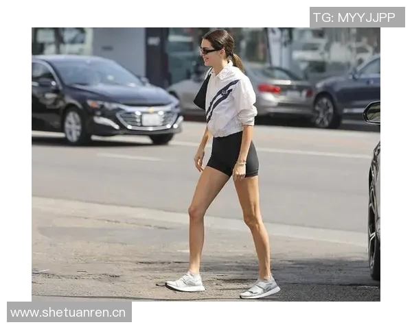 安芬尼西蒙斯女友现场带娃观战颜值如何网友热议